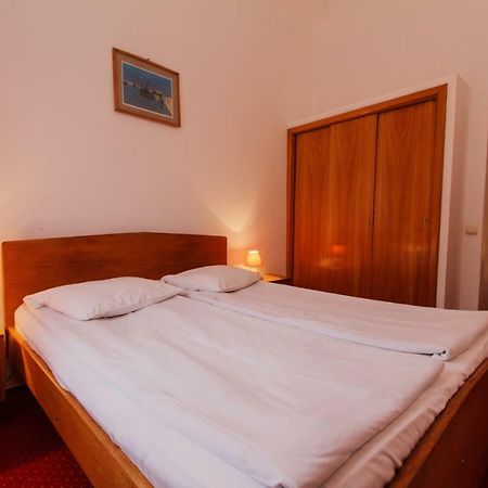 Hotel Teilor Caciulata Bagian luar foto
