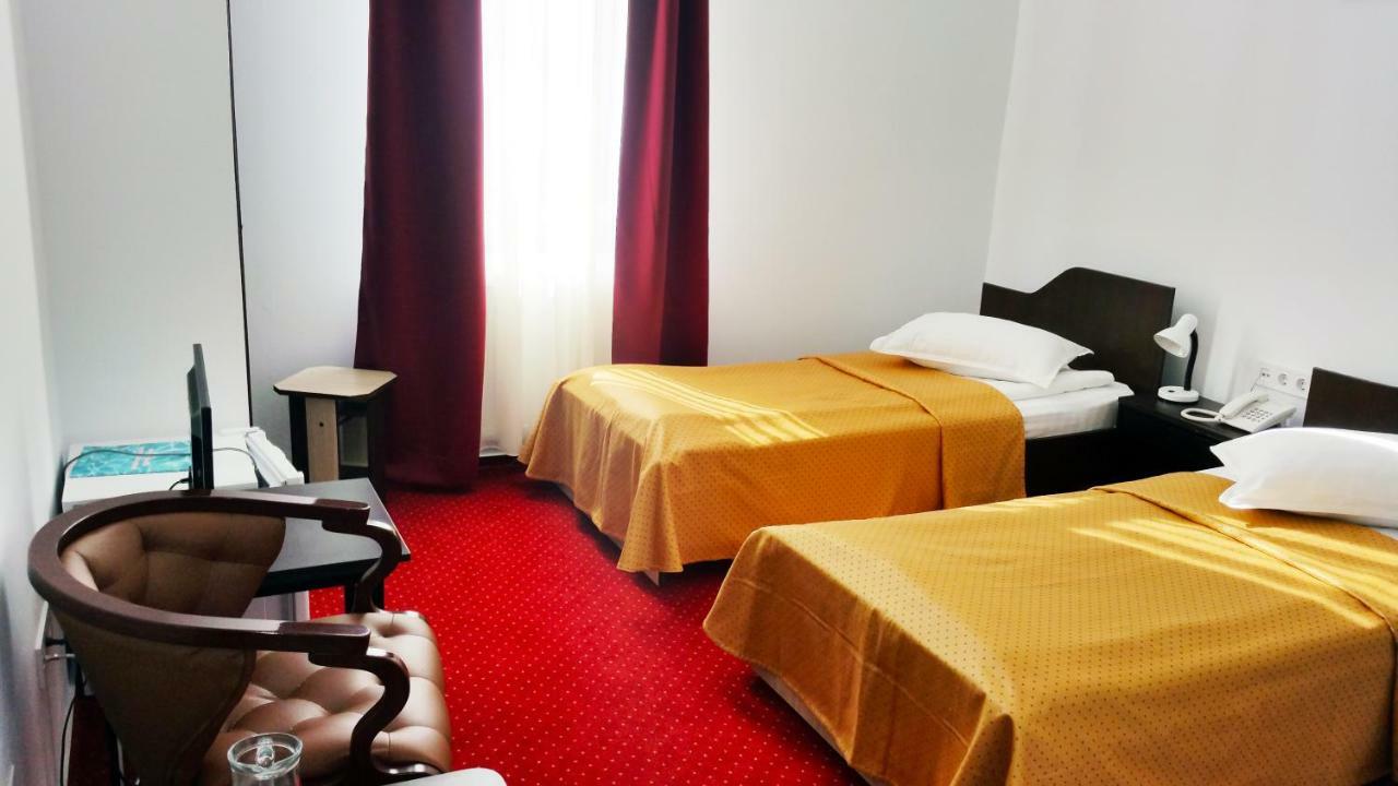 Hotel Teilor Caciulata Bagian luar foto