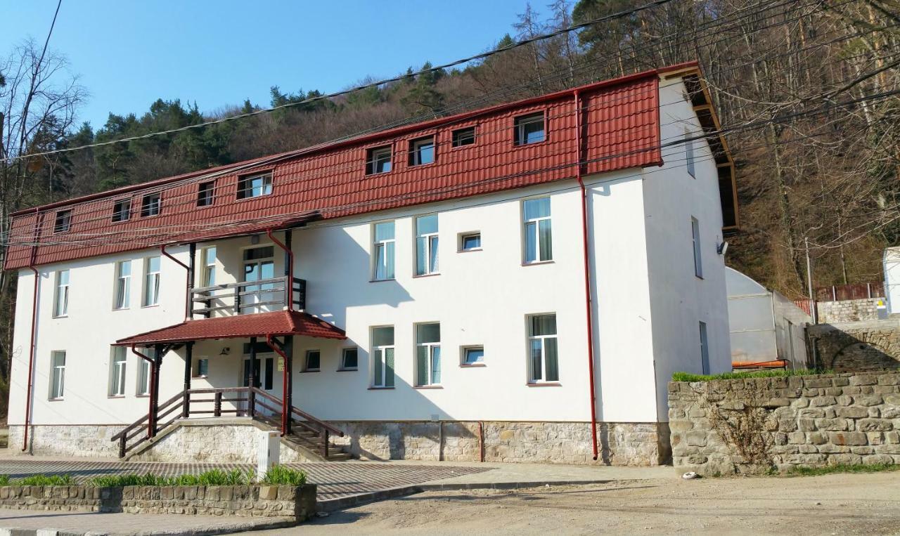 Hotel Teilor Caciulata Bagian luar foto